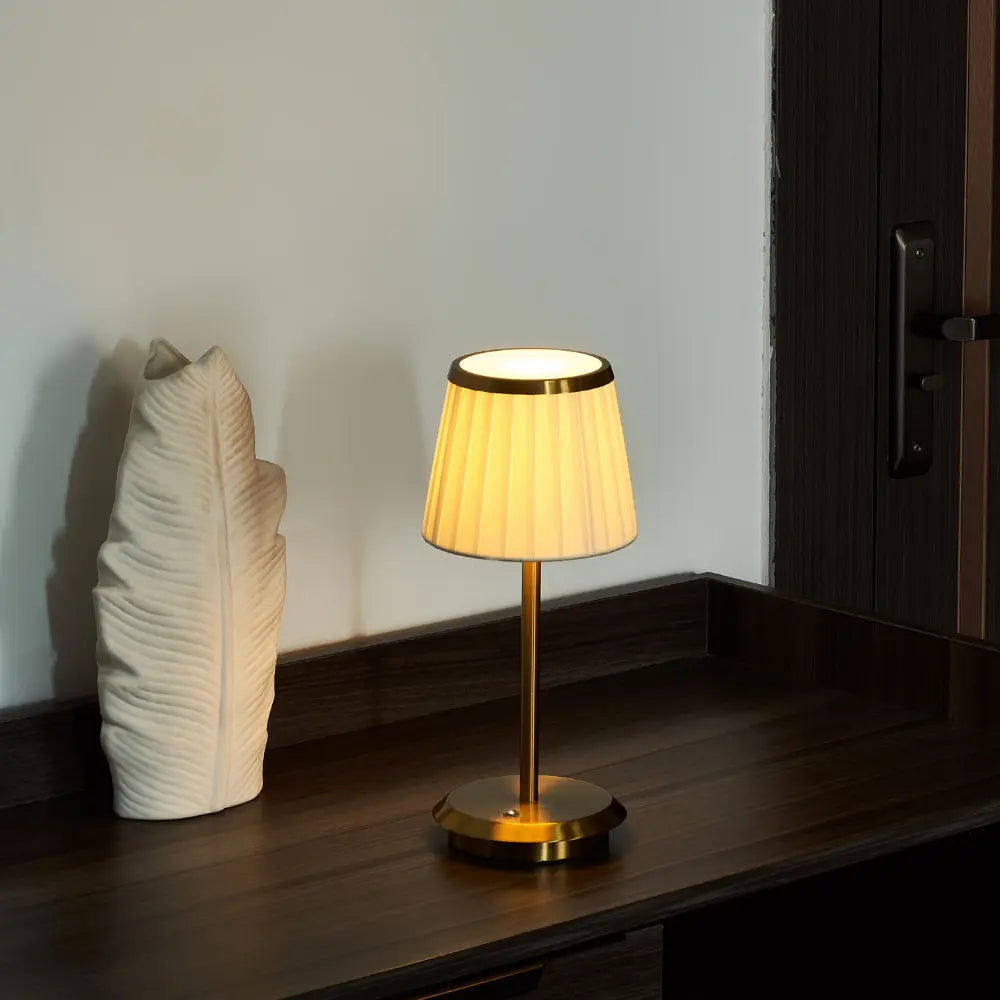 LuxeGlow - Lampada Da Tavolo Classico Eleganza