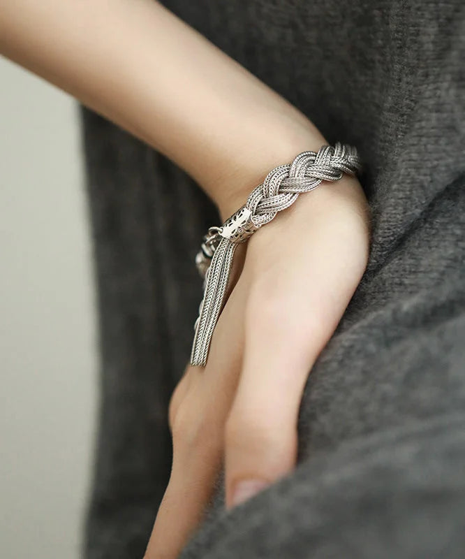 Mazie - Bracciale con Ciondoli in seta Argentata Intrecciata e Nappina