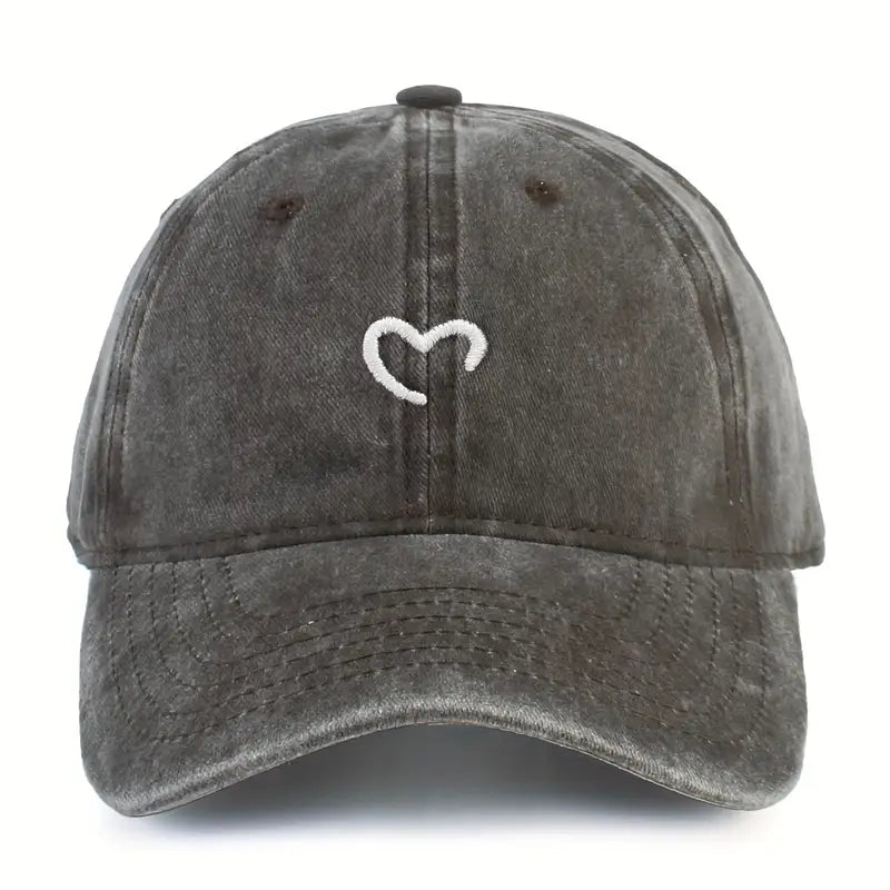 Marlia - Cappellino Ricamato Con Cuore Cucito