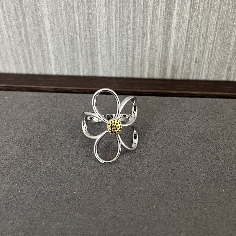 Nakoa - Anello con Petali in Argento Sole Splendente