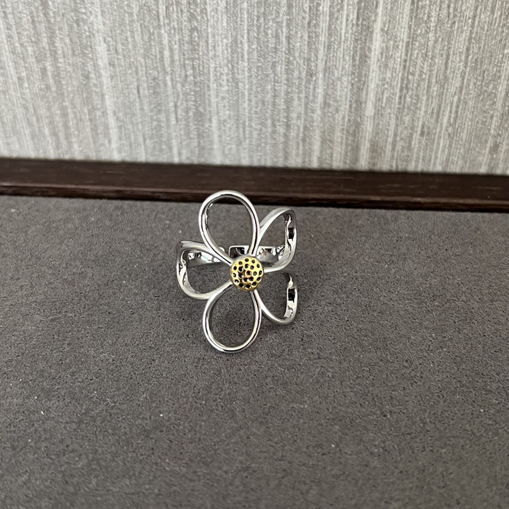 Nakoa - Anello con Petali in Argento Sole Splendente