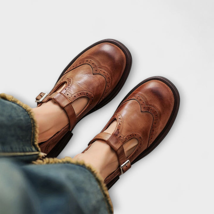 Sarolta – Mary Jane in Pelle