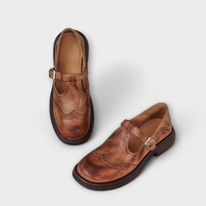 Sarolta – Mary Jane in Pelle