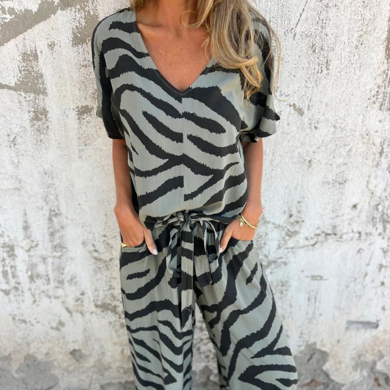 Gilberta - Completo due Pezzi con Top a V e Pantaloni Stampa Zebra