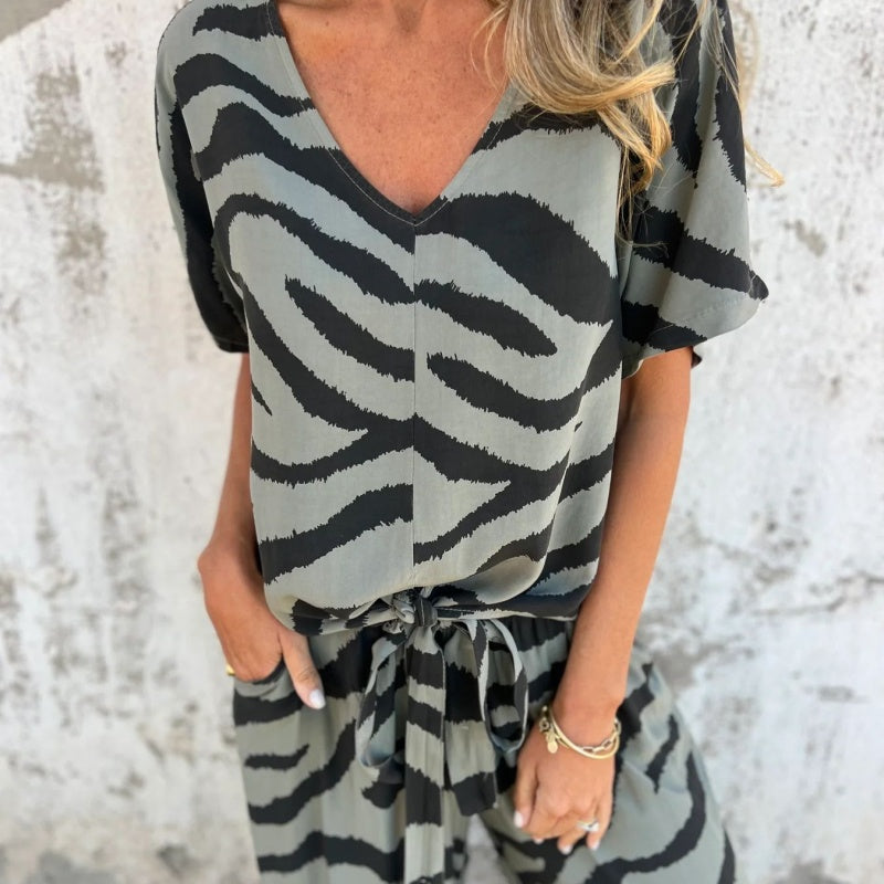 Gilberta - Completo due Pezzi con Top a V e Pantaloni Stampa Zebra