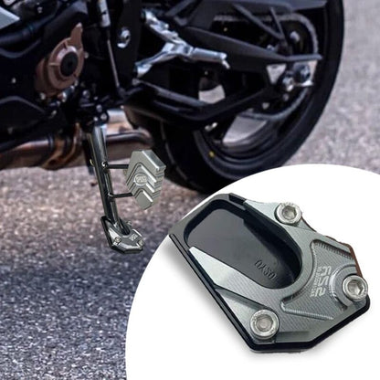 BalanceGuard - Piastra Di Prolunga Per Cavalletto Laterale Moto Con Poggiapiedi